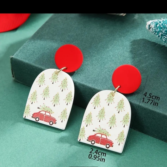 BRAND NEW ADORABLE CHRISTMAS EARRINGS - Picture 3 of 3